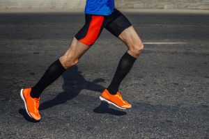 Meias de compressão ajudam na corrida? O que a ciência diz